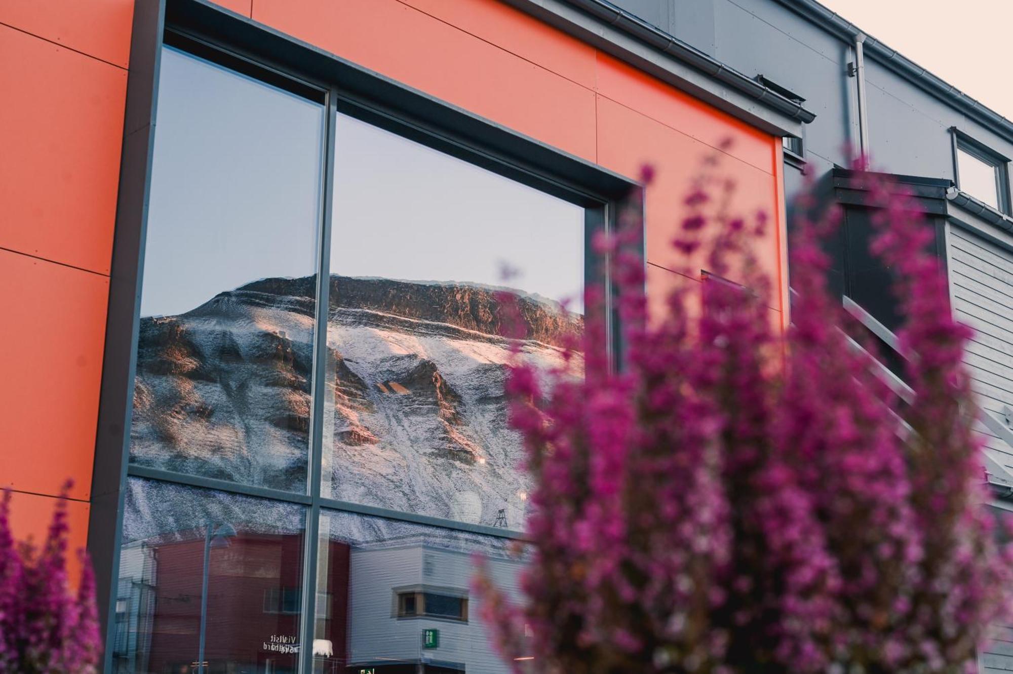 Svalbard Hotell | Polfareren Longyearbyen Exterior foto